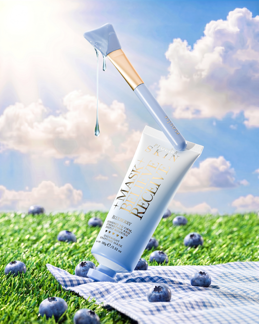 P.Louise Blueberry Overnight Wrapping Mask na grama com mirtilos