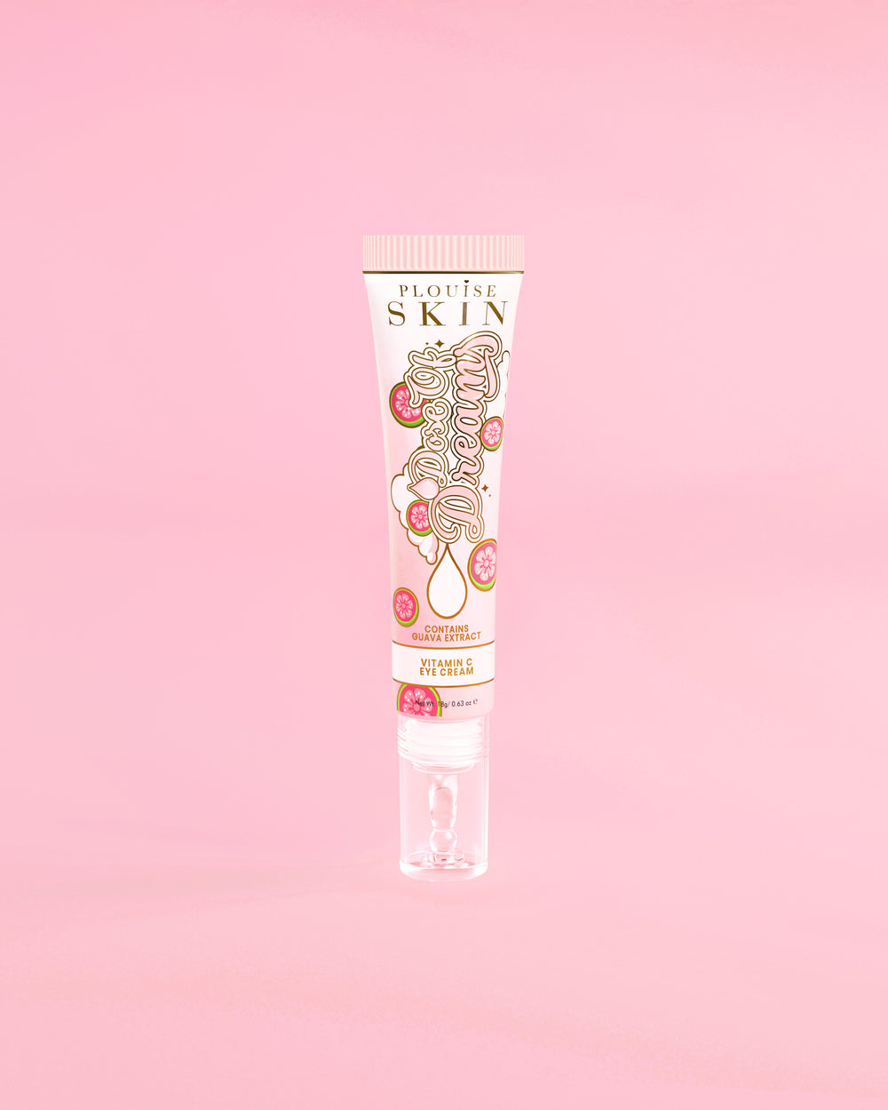 Tubo de P. Louise Dose Of Dreams Vitamin C Brightening Eye Cream sobre un fondo rosa