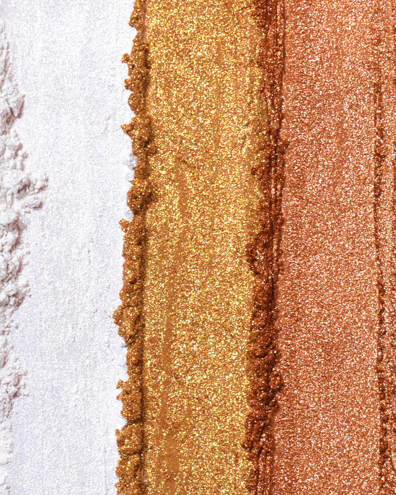 Close de amostras de pigmentos de sombra com glitter solto P.Louise Secret Stardust