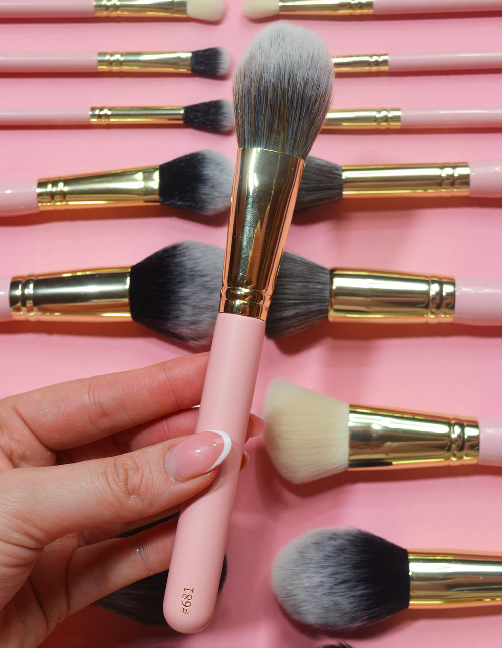# 681 Pincel facial grande multiuso
