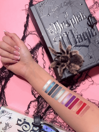 P. Louise ένα σταγονίδιο της Magic Halloween Palette Eyeshadow