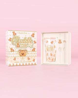 Imagem do copo e canudo P.Louise Teddy Touch Cuddle Cup em embalagem com design estampado de pelúcia