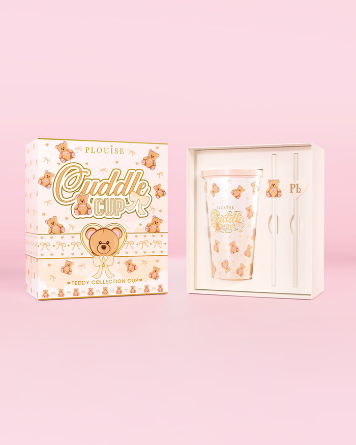 Imagen del vaso y pajita de acero con forma de osito de peluche de P.Louise en un empaque con un diseño con estampado de osito