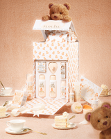 P.Louise Get Unteddy With Me Full Collection PR Box Set de regalo con ositos de peluche y té sobre fondo beige
