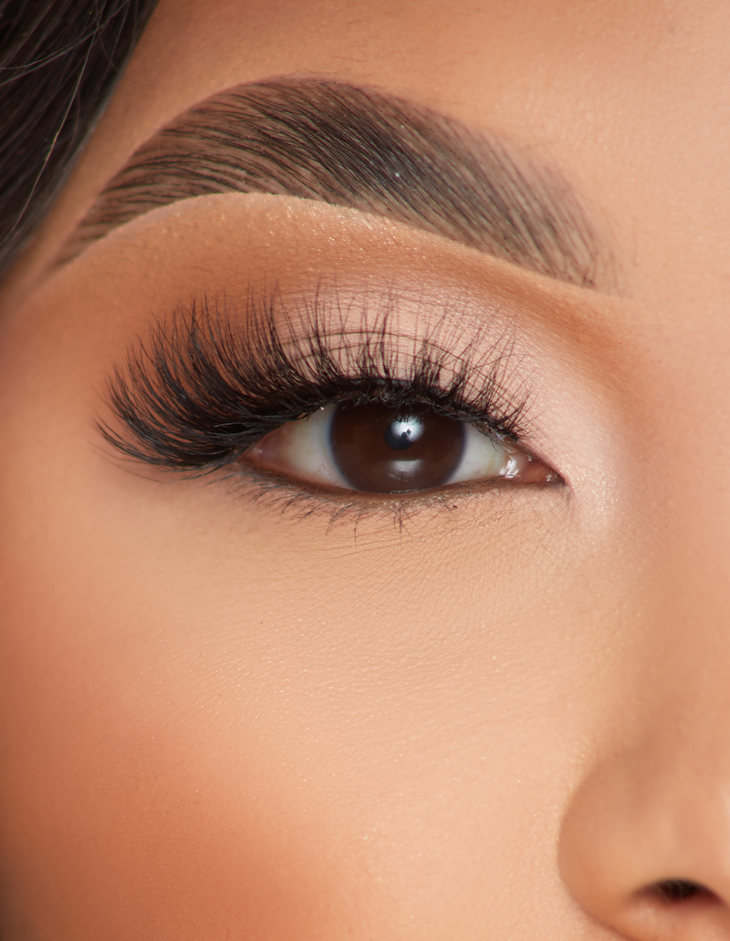 Cílios postiços de caso sedutor