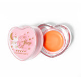 Máscara para dormir con labios en forma de corazón rosa con la tapa abierta sobre un fondo blanco