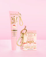P.Louise Moisture Magic Duo apresentando um protetor labial e um tubo de esfoliante labial, ambos com aroma de torta de morango