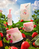 P.Louise Strawberry Obsessed For Less Cuidado de la piel con doble limpieza e hidratación Ubicado en una colina cubierta de hierba rodeada de fresas