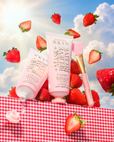 P.Louise Strawberry Overnight Wrapping Mask sobre una mesa rodeada de fresas