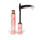 The P. Louise Tearproof Mascara em preto sobre fundo branco