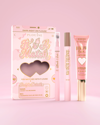 Es un juego de cejas cosmético A Match que incluye el bolígrafo P.Louise Signature Blend, el lápiz para cejas Blade & Fade y el bálsamo para cejas, empaquetados en cajas temáticas de color rosa y dorado con motivos de corazones.