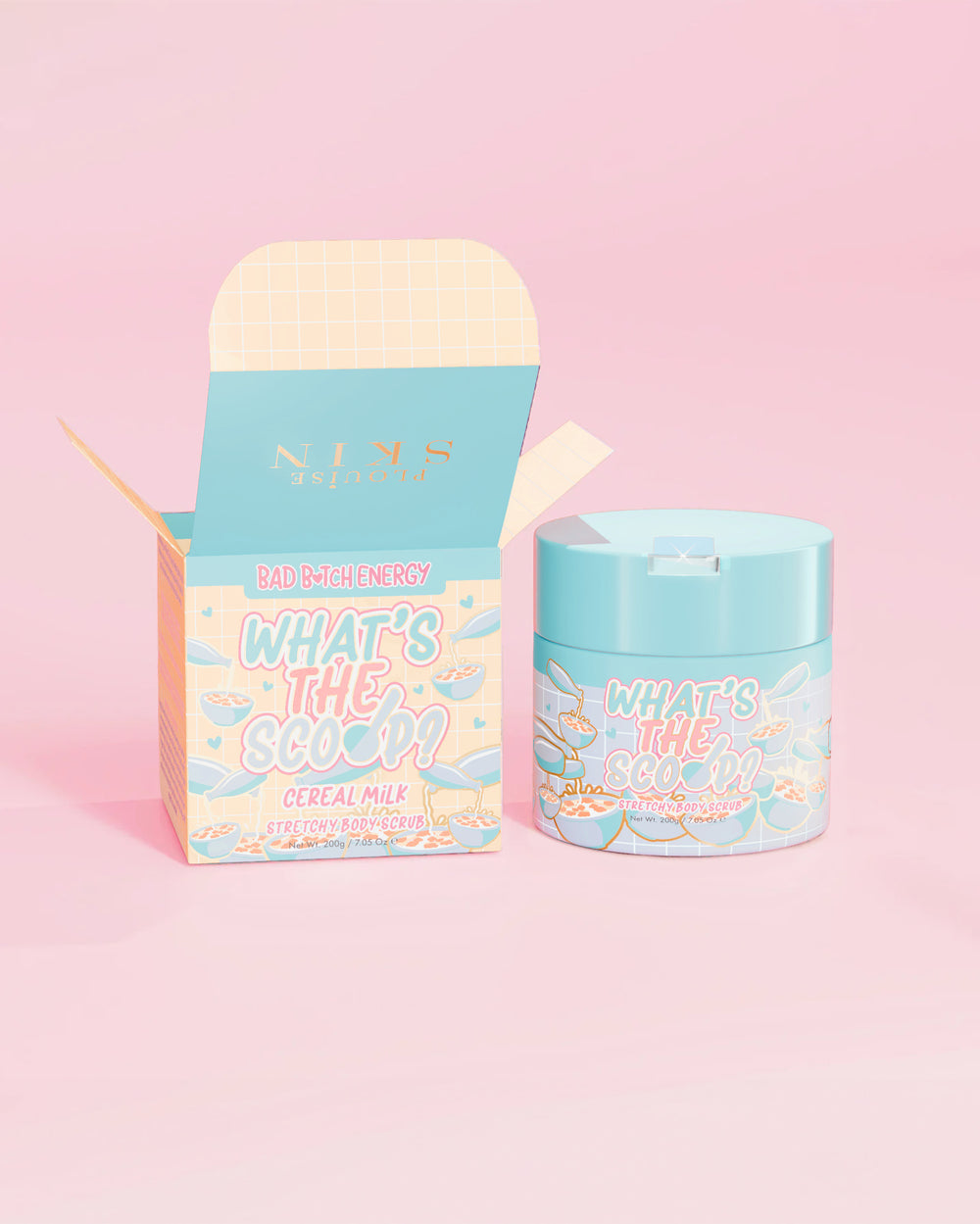P.Louise 'Qual é o furo?' esfoliante corporal elástico com aroma de leite de cereal e embalagem com design de leite de cereal em fundo rosa