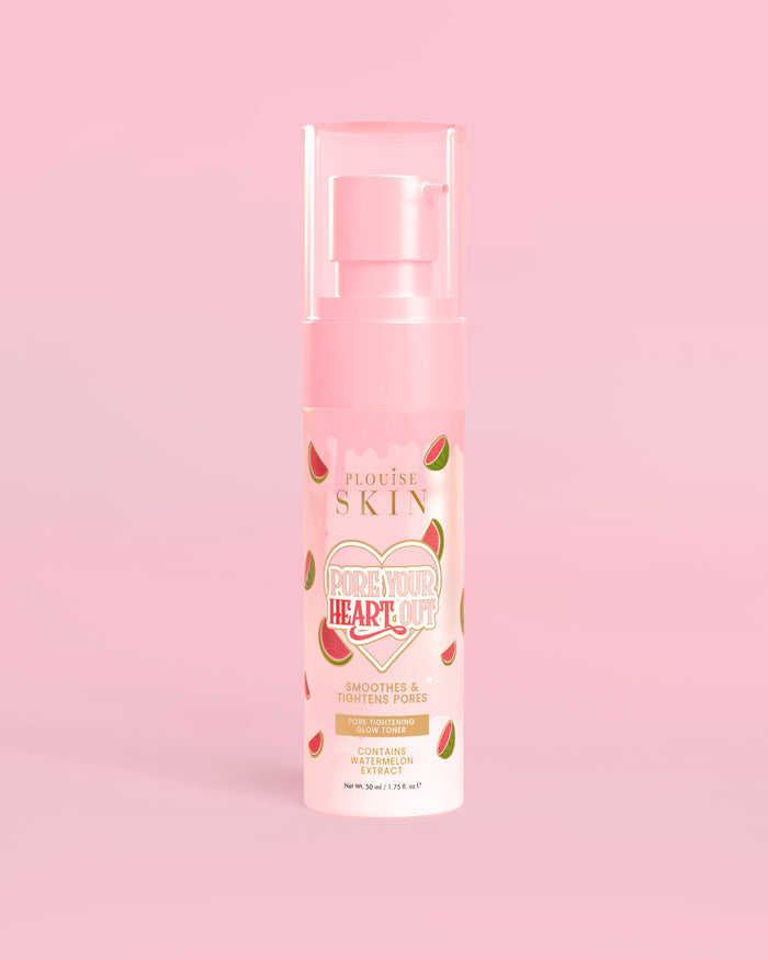 P. Louise Pore Your Heart Out Watermelon Pore Tightening Toner com desenho de melancia em um fundo rosa