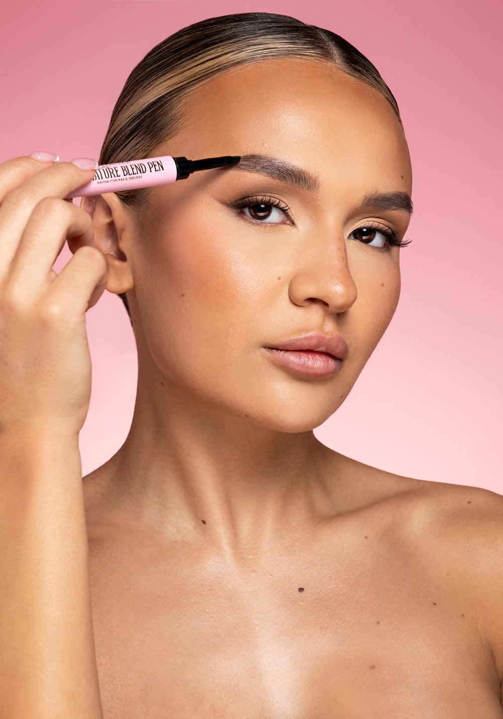 Caneta e pincel para sobrancelhas Signature Blend